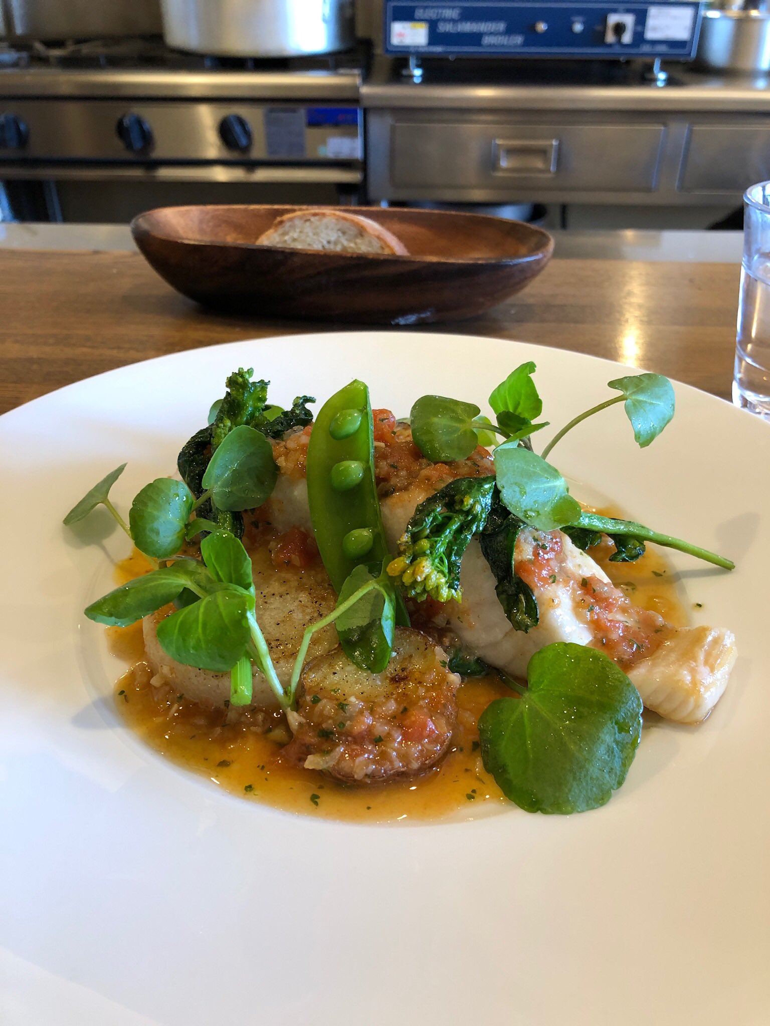 軽井沢周辺ランチ情報まとめinビリオネア ル カレ カウンターで本格フレンチを待つ時間 スープ別売りだけど超おススメ デザートは正直無くていい 全体に量多めで満足度が高い もっと流行って良い 軽井沢ランチ 軽井沢グルメ 佐久市グルメ