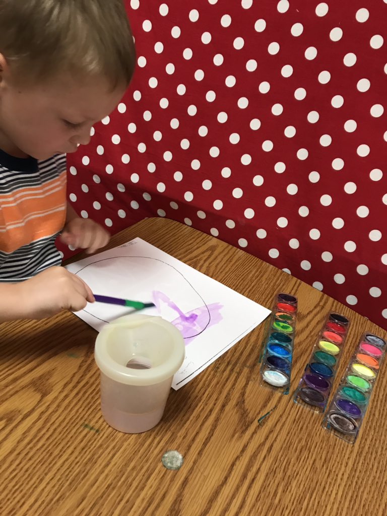 rebigham_CES's tweet photo. Magic egg painting in 105! @central_mabank #bighambrillantbunch   #CEkidsmatter https://t.co/royNIhhdV8