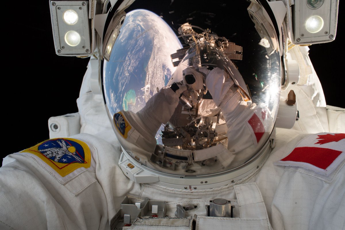 Astro_DavidS's tweet photo. Brief pause between tasks in a busy spacewalk looking at our gorgeous blue planet.
Explore Earth with me! https://t.co/dPhvkv0LWx #ExploringEarth #DareToExplore https://t.co/6h6w3tSNY1