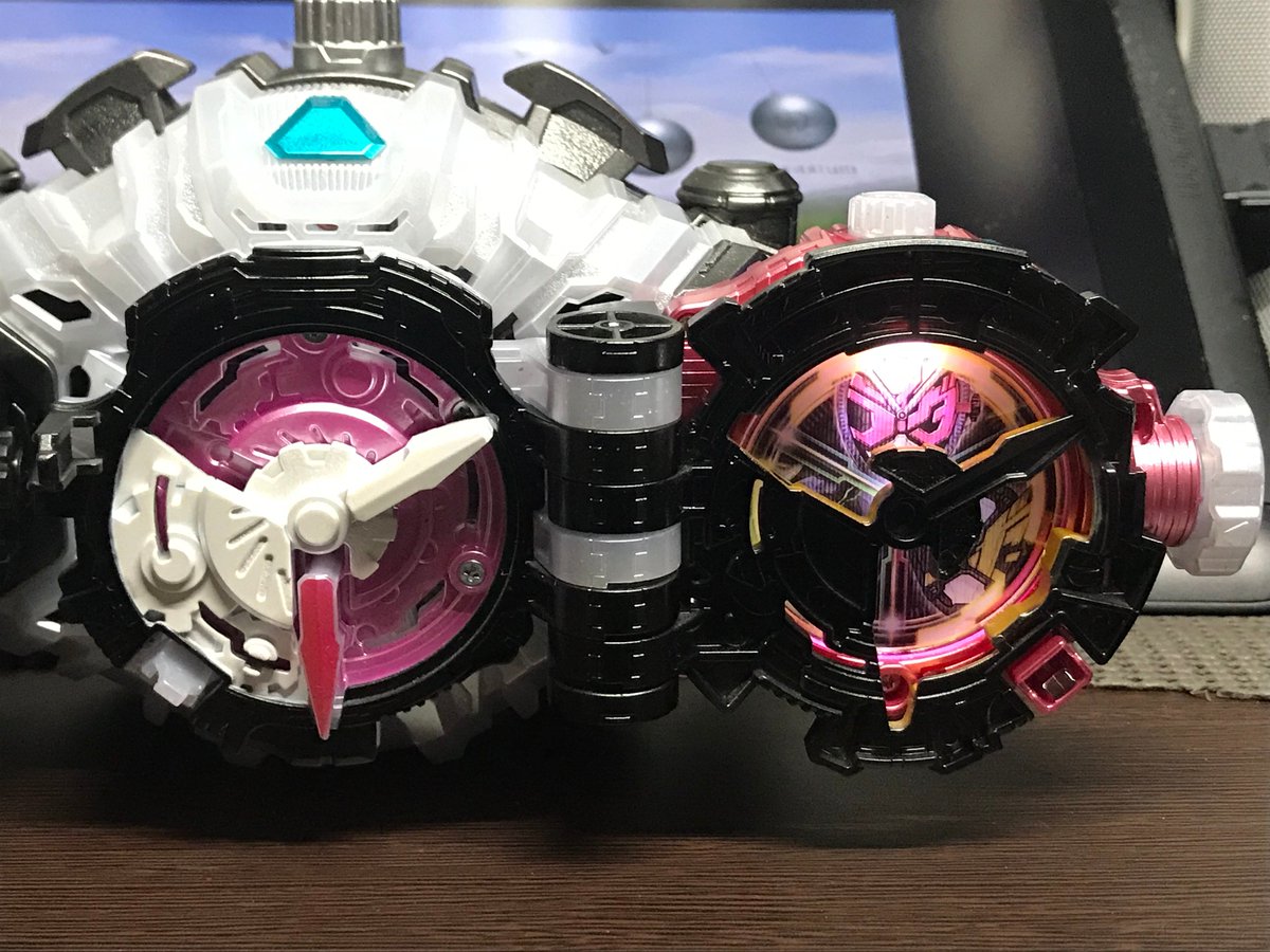 今朝のニチアサはトリニティ回。
なのでトリニティライドウォッチ塗装しました。
#ライドウォッチ改造部
#仮面ライダー 