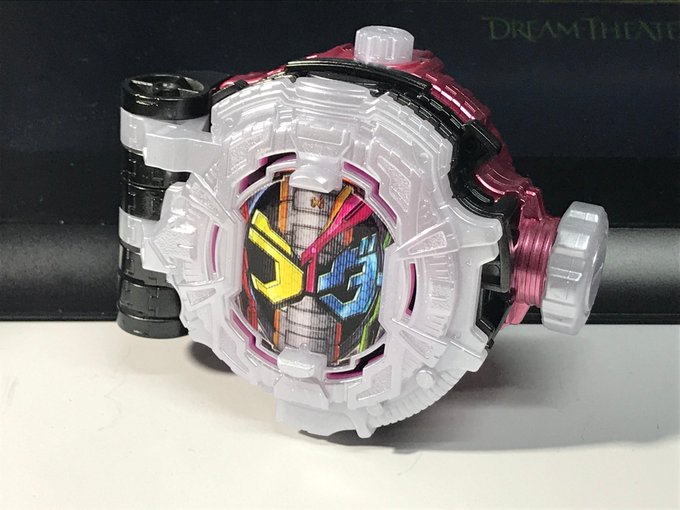 今朝のニチアサはトリニティ回。
なのでトリニティライドウォッチ塗装しました。
#ライドウォッチ改造部
#仮面ライダー 