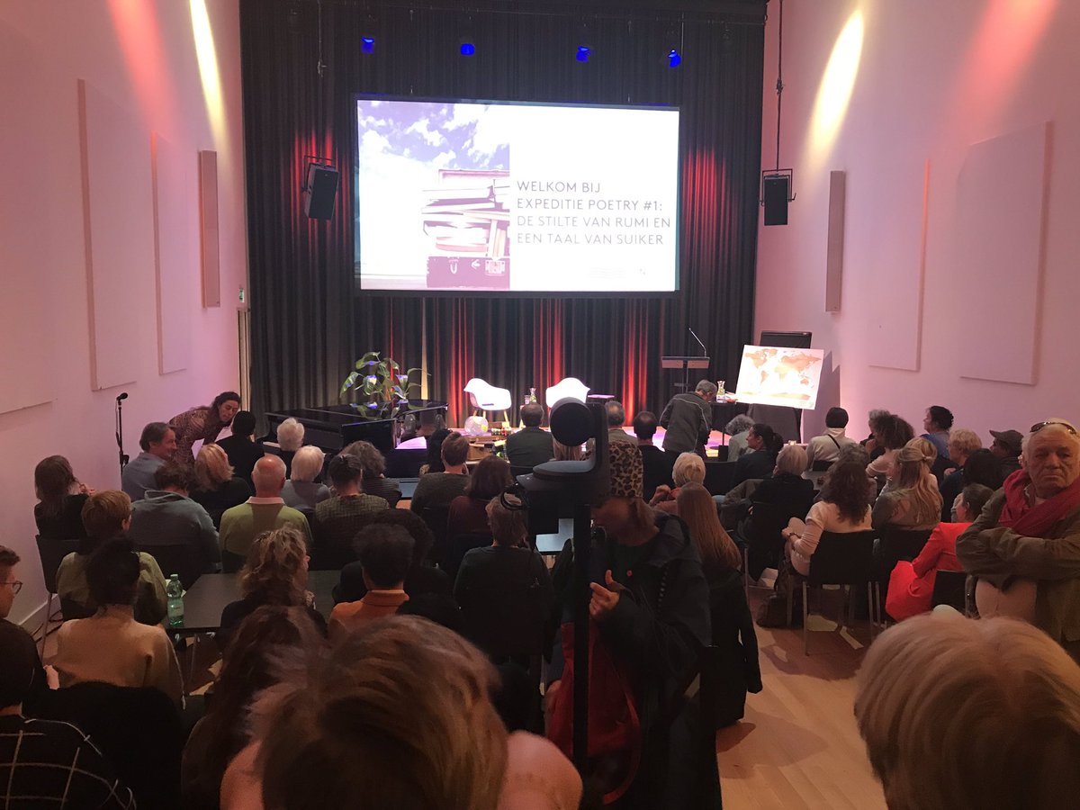 juankhalaf's tweet image. Uitverkochte zaal voor eerste bijeenkomst Wereldpoëzie vandaag over Rumi @DeNieuweLiefde