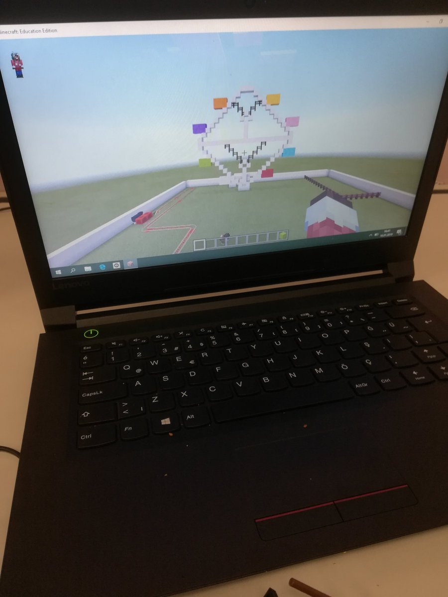 Merv_Ugur's tweet image. Oyun içinde oyun tasarlıyorlarmış. Dijital lunaparkımız ☺️ #bkegitek #minecraftlover