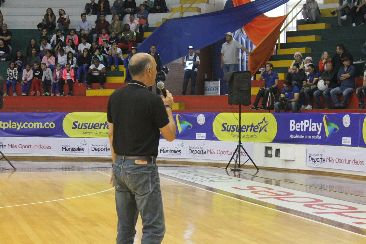 FestinalM's tweet photo. FESTIVAL EN ACCIÓN 🏐🔝🔥
•
Algunas imágenes 📸 del desfile inaugural donde más de 30 delegaciones se dieron cita en el Coliseo Mayor 😎 https://t.co/jeSGts9Ypg