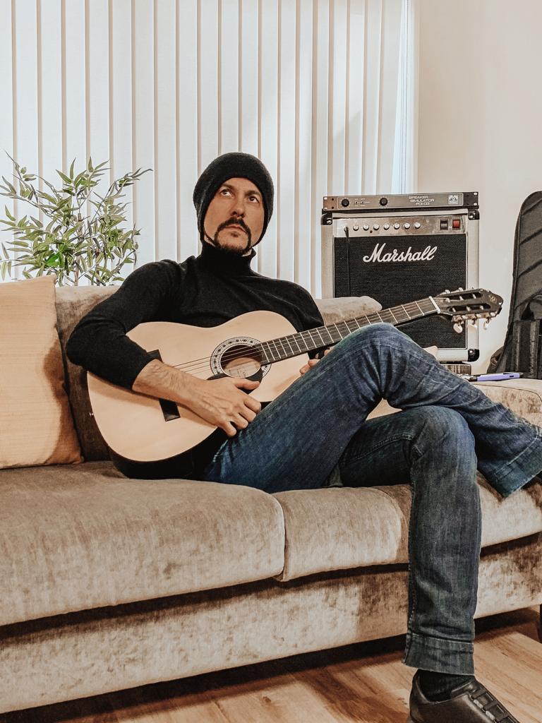 Ahora que estoy lejos de casa me reconcilio con la española... 
Cosas de la nostalgia

#pedroandreaguitar