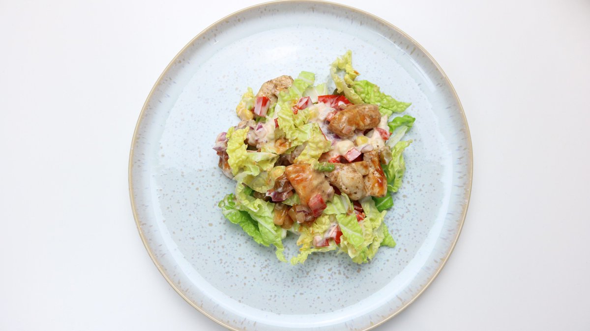 Gyros salad. It's one of the best salads you have to try! 

Full recipe ➡️ youtu.be/n0croLm68_k

#gyros #salad #foodie #Foodies #foodlover #sunday #food #recipes #YouTube #RecipeOfTheDay