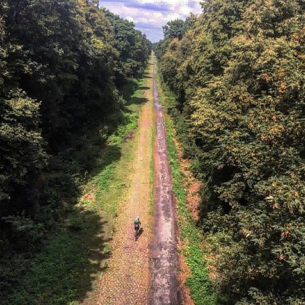 Bart v.d. Vossenberg (@bartvandevossen) on Twitter photo Genieten van #ParisRoubaix2019. Vorig jaar stuiterde ik samen met <a href="/NikoMorenoRuiz/">Niko Moreno Ruiz</a> door de Hel van het Noorden.
Een verslagje👉 fietssport.nl/magazine/id/16… Genieten van #ParisRoubaix2019. Vorig jaar stuiterde ik samen met <a href="/NikoMorenoRuiz/">Niko Moreno Ruiz</a> door de Hel van het Noorden.
Een verslagje👉 fietssport.nl/magazine/id/16…