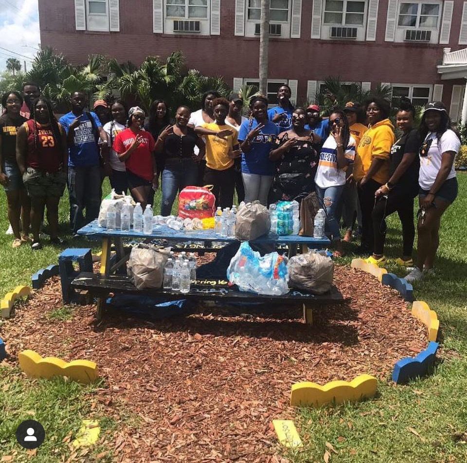 BetaUpSigmas's tweet photo. Thank you to the Nubian Queens of SISTUHS, Inc. @_BCUSISTUHS and the Pretty Poodles of Sigma Gamma Rho for allowing us to help participate in their Campus clean up and Feed the Homeless events, respectively💯We look forward to more future collaborations. #PBS1914 #Σervice #BCU https://t.co/yEMu7HMT9U