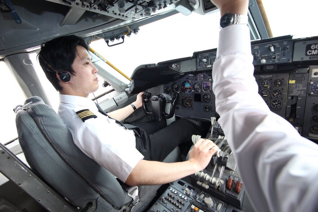 タニマスカーレット 反転警光灯 航空機関士 の宇垣さん 747乗務歴3年 は 油圧が少し下がっているのに気づきましたが わずかだったので気のせいだから機長と副操縦士に報告をしませんでした この後どうなるか みなさんで考えてみましょう T Co