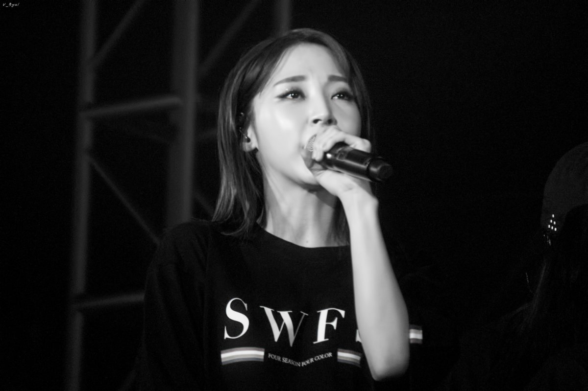 dichotomie1222's tweet photo. 20180818 MAMAMOO 4SEASON S/S CONCERT
#마마무 #문별 #MAMAMOO #mamamoo #MOONBYUL #moonbyul #ママム #ムンビョル #文星伊 #玟星 #MAMAMOO4SEASON https://t.co/88f2hWoWU8