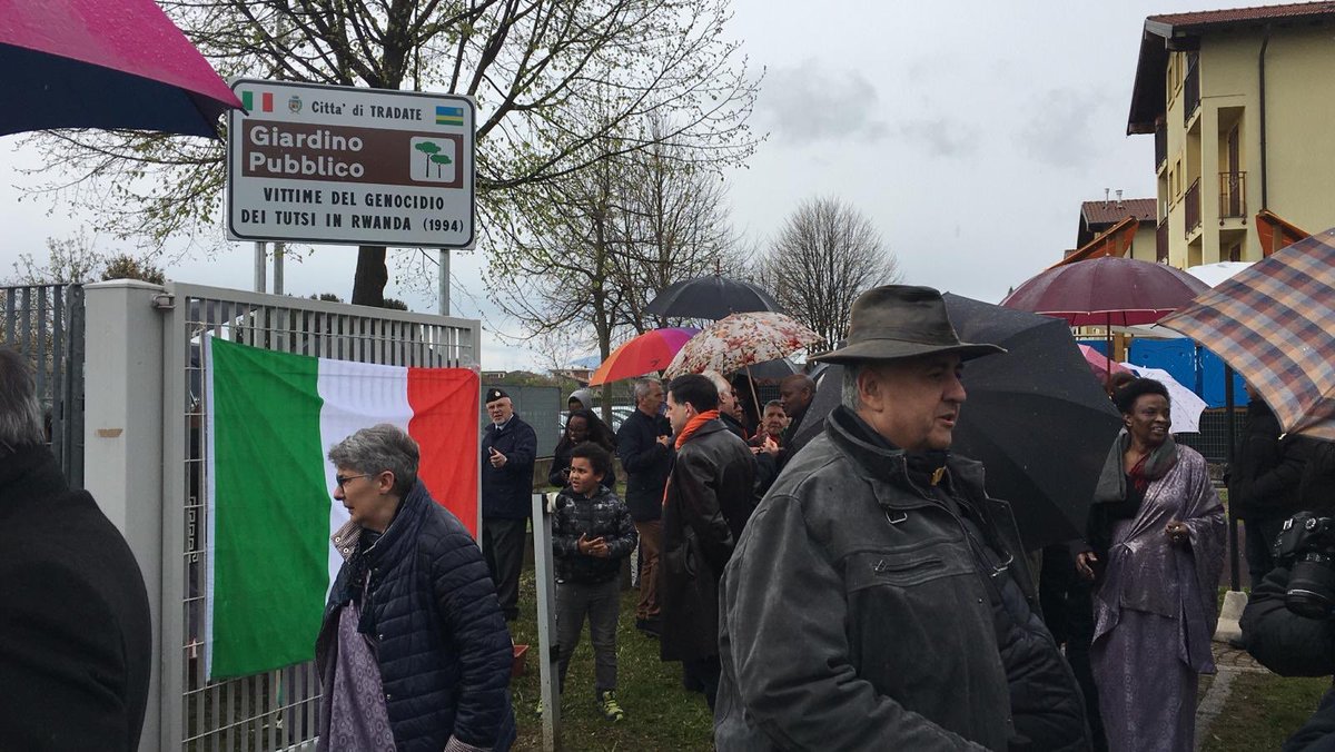 dariogalli5's tweet photo. Oggi, sotto la #pioggia ☔️, abbiamo #inaugurato il #giardino di #Tradate dedicato al #ricordo del #milione di #vittime del #genocidio dei #Tutsi in #Rwanda nel #1994 https://t.co/ayQXFYxmkB