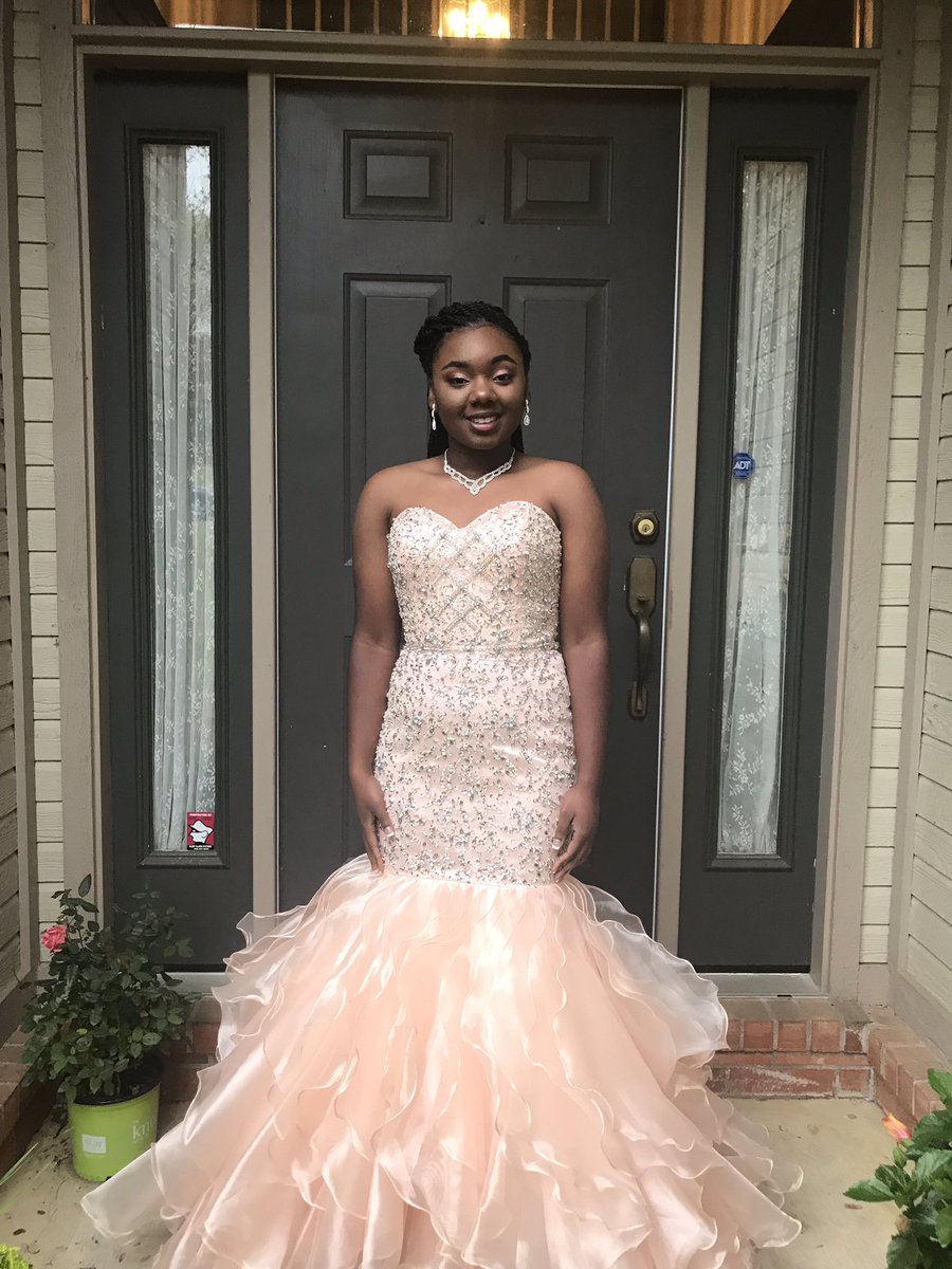 Look 👀 at our Chaffin Freshman softball 🥎 players at their Freshman Formal! 💄💅🏻👗 So gorgeous!!!! ❤️🖤🐻Madi Blaylock, Addison Harrison, and Tatyanna Connor