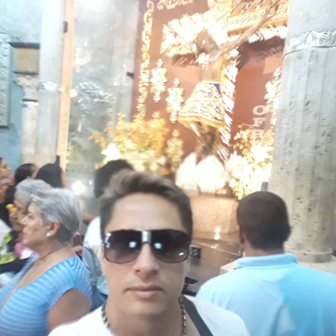 AlejandroDeivit's tweet photo. Y en mi recorrido no podía faltar la gratificante visita al milagroso nuestro señor de Buga. Y con su bendición seguimos adelante. https://t.co/dbfqrm5UVK