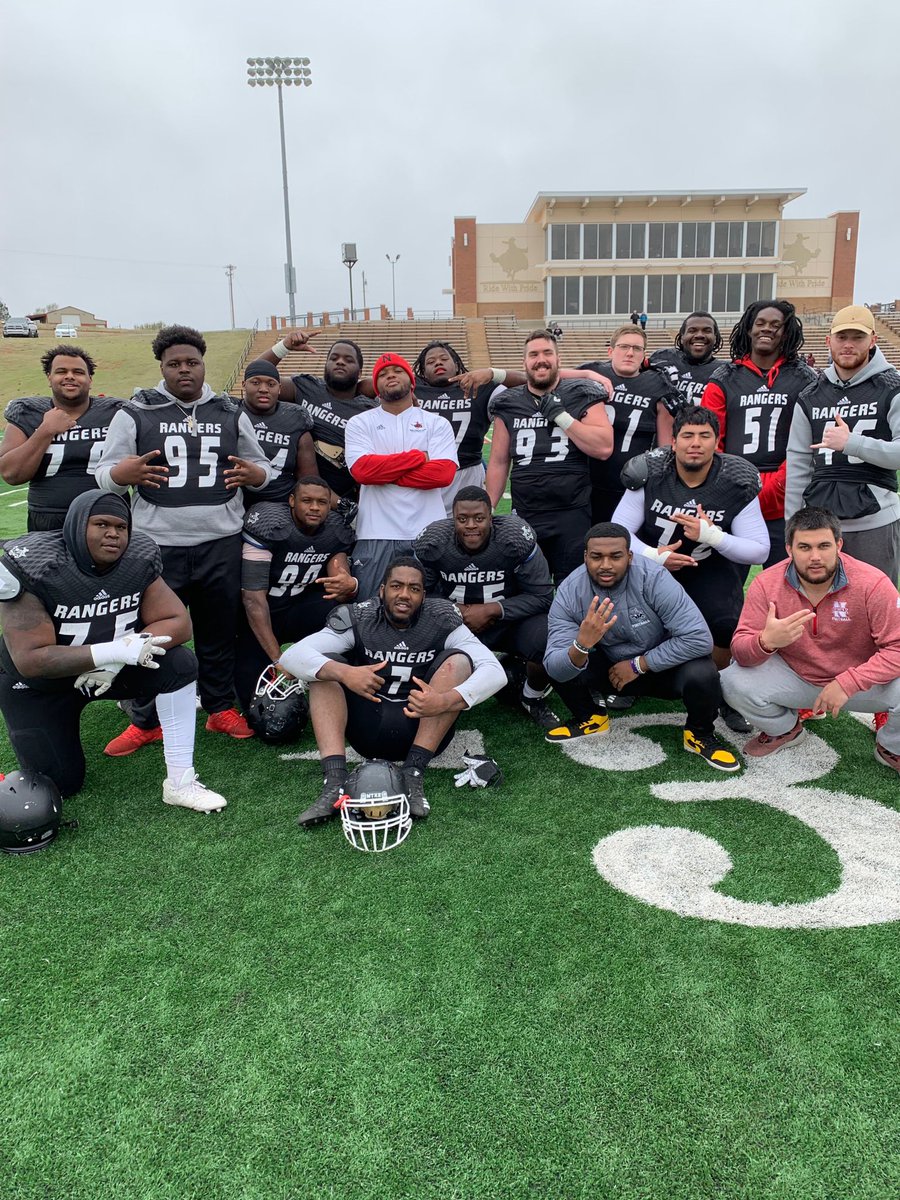 MickalArvie's tweet photo. Put the ball down and line it up you know who I’m rocking with! TRENCH MOB! Proud of you guys! #ItsaStandard #Family https://t.co/zi1lxSUCJs