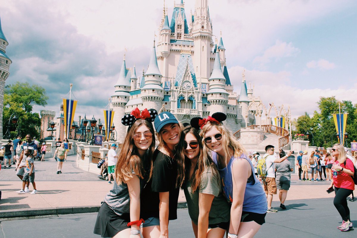 take me back to disney 🌟✨👑
