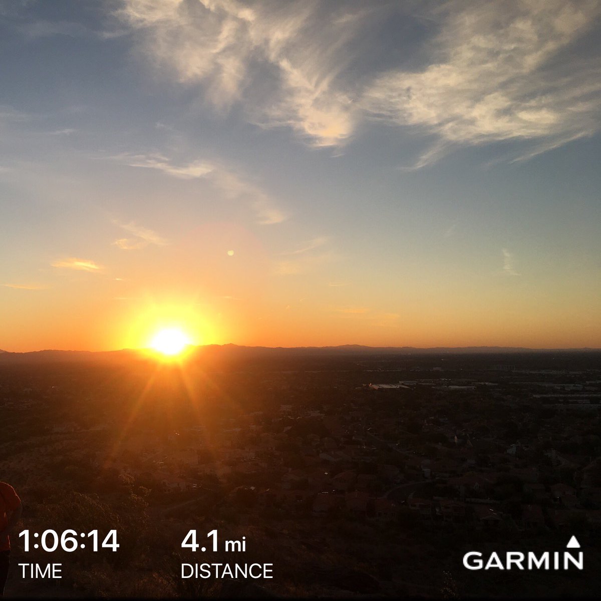 EricaPJasper's tweet photo. It’s always worth the work for the view from the top 🌄!
#trailrunning #teambodyhelix #oisellevolée https://t.co/wLDiPQNCpJ