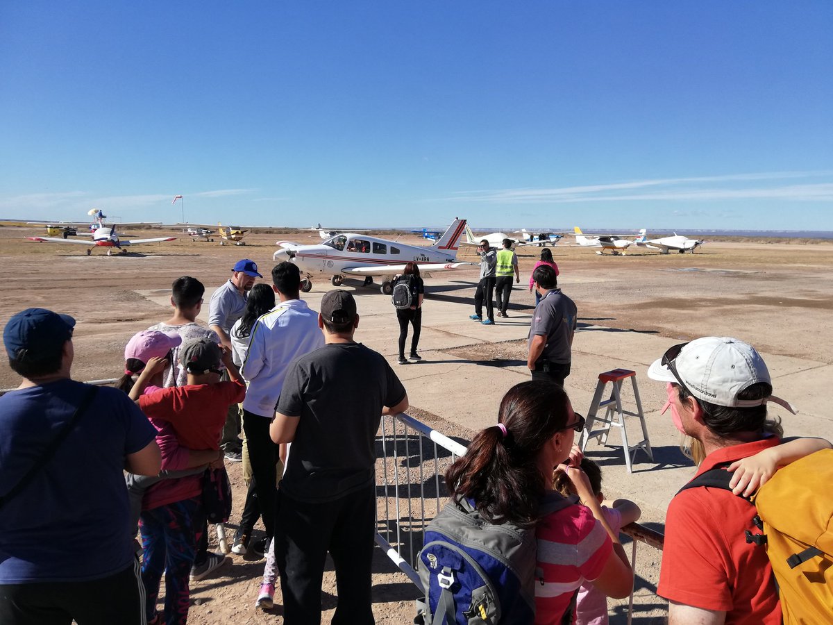 HANGARX's tweet photo. Todo listo para comenzar un Domingo a pleno en el #AllenVuela2019 #ShowAereoAllen un auténtico #FiestonAeronautico https://t.co/KcAcg27v4X