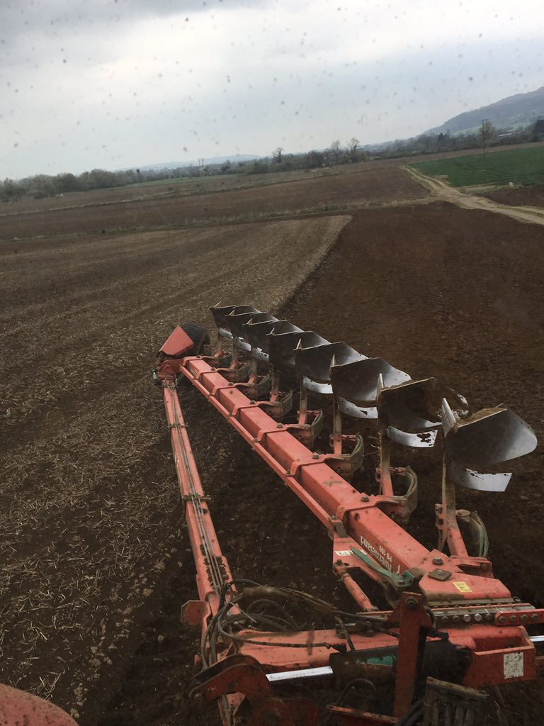 Short break from walking crops over the weekend👌 #Case #kverneland