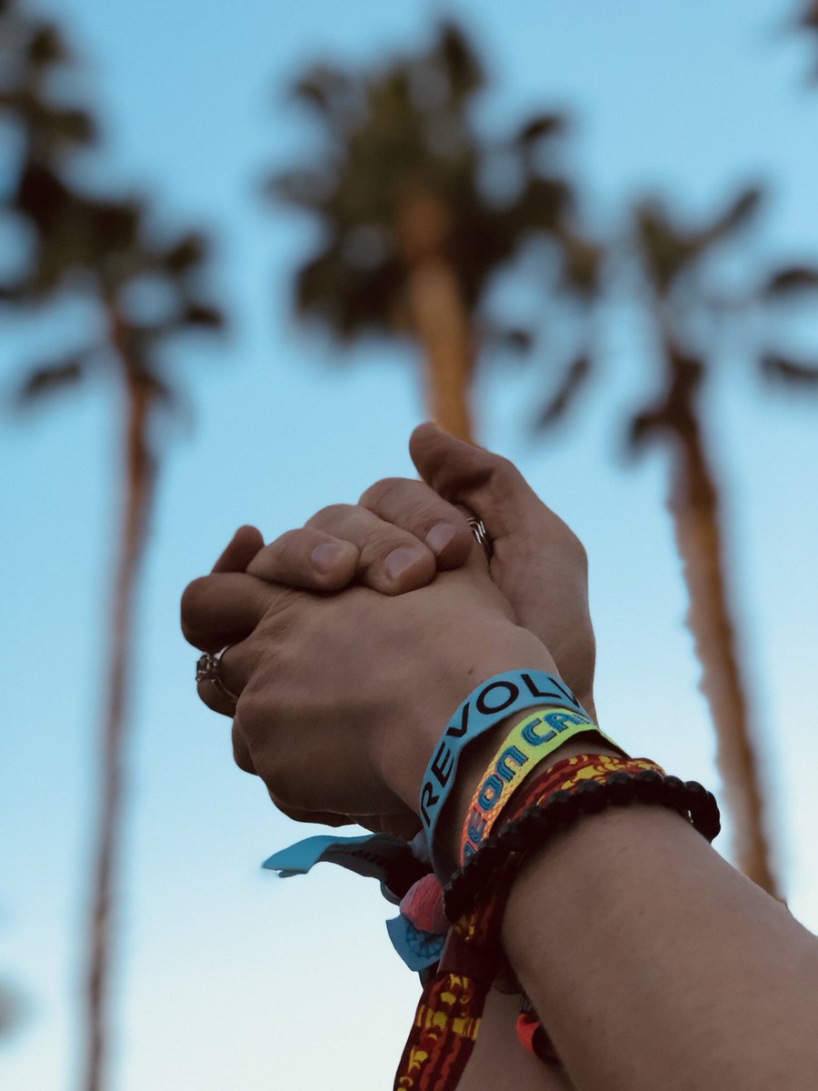 #RevolveFestival <a href="/Kat_McNamara/">Katherine McNamara</a> (still not dating, don’t @ me)