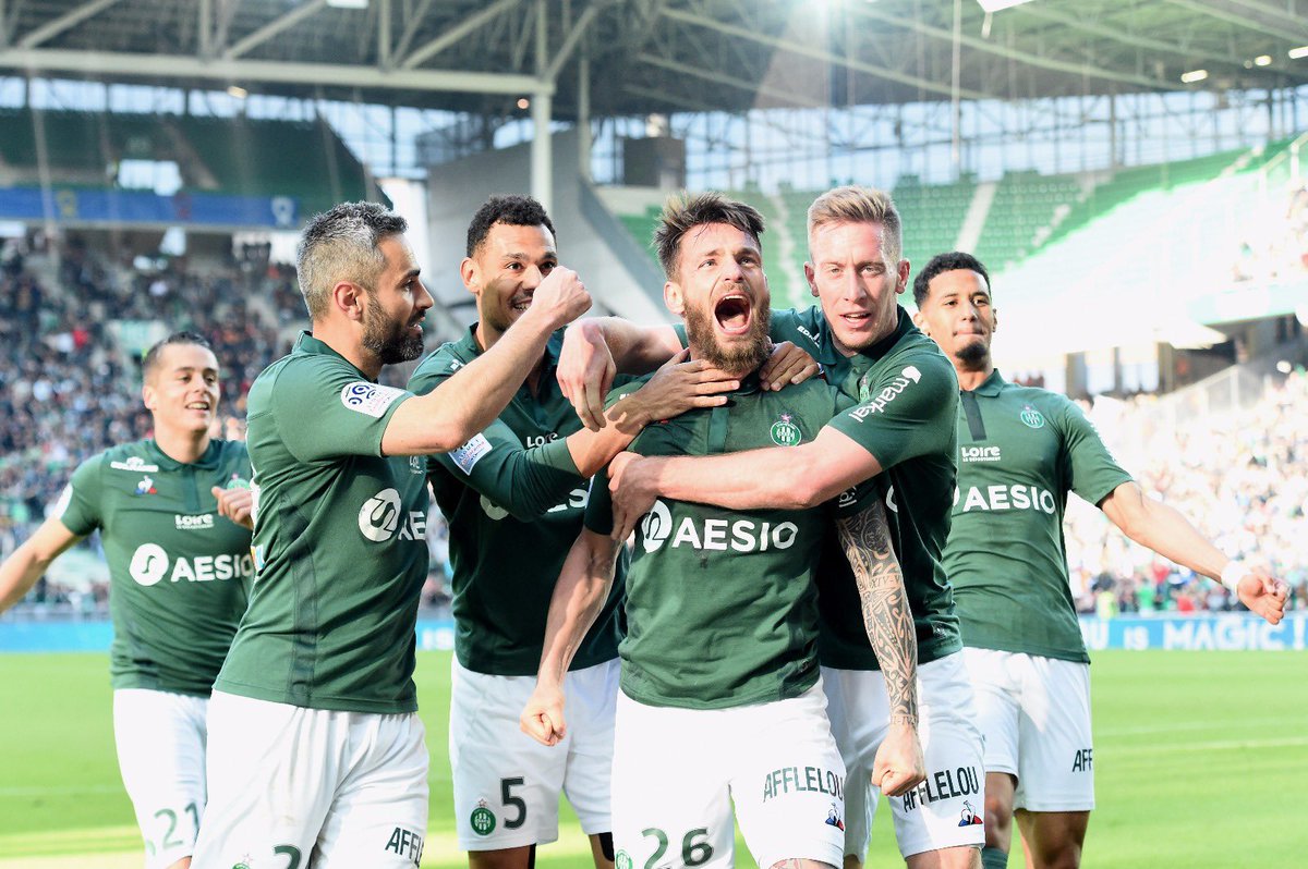 MatDebuchy's tweet photo. Top victoire aujourd’hui,bravo les gars !! Merci aux supporters pour l ambiance de folie dans le chaudron  👊🏻 ⚽️⚽️🙏🏻 next !!! @ASSEofficiel https://t.co/8Ey1tcpGNH