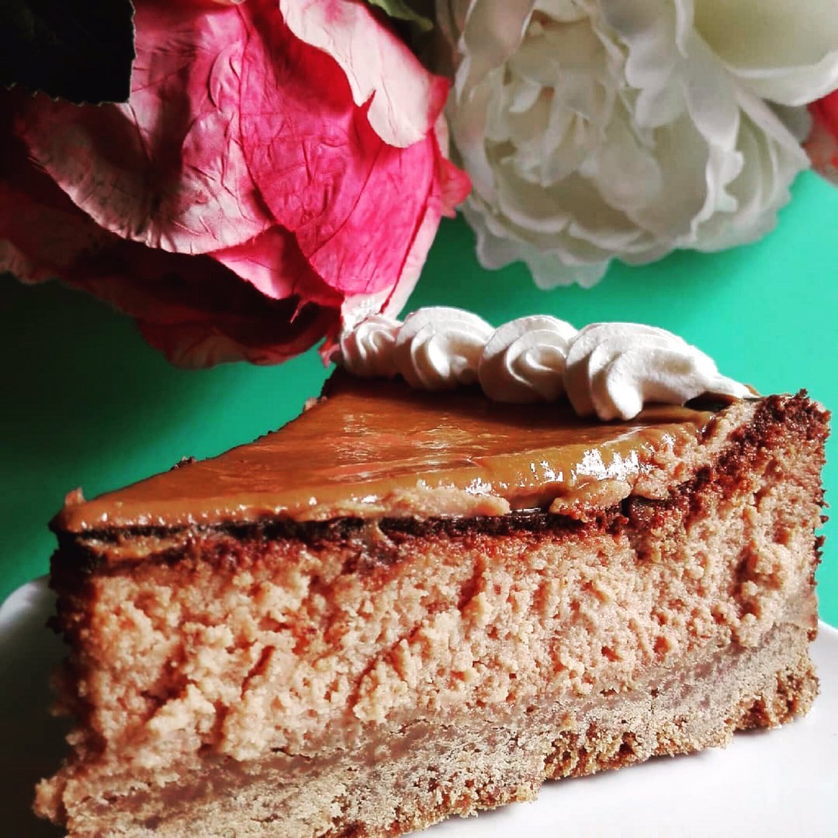#Repost @pasteleriaelbosque
・・・
Cheesecake manjar Lucuma !! Calle central 41 Rocas de Santo Domingo 
<a href="/RutadelLitoral/">Ruta del Litoral</a>