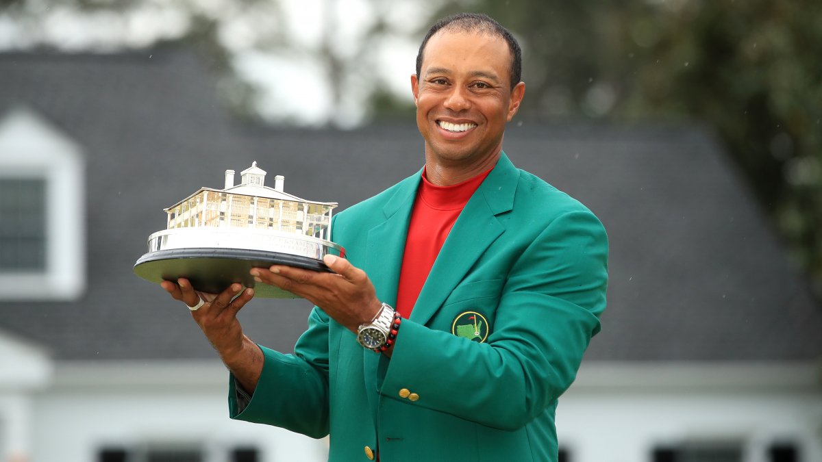 'It fits.' 

And it looks as good as ever, <a href="/TigerWoods/">Tiger Woods</a>. #TheMasters