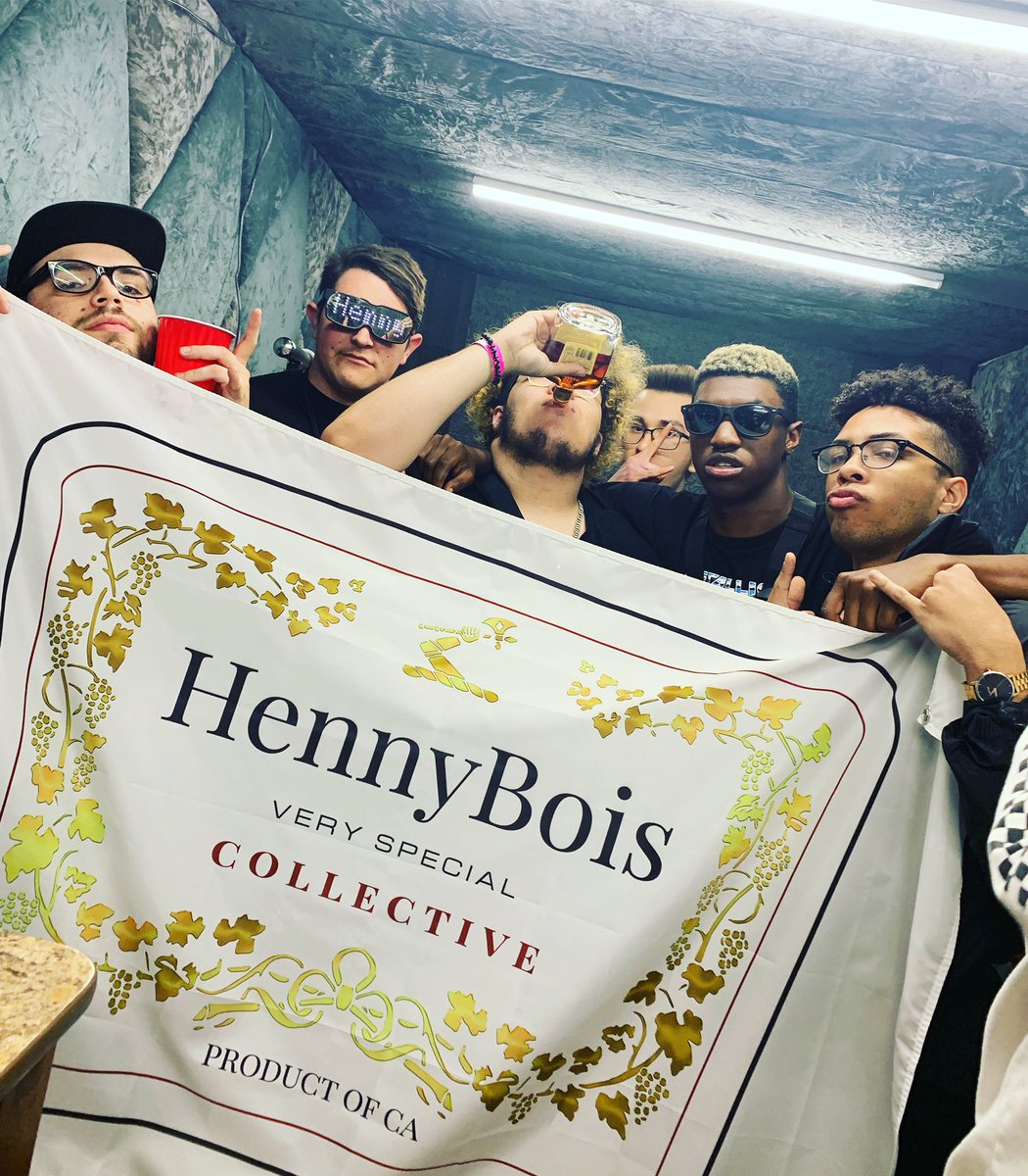 hennyboiiis's tweet photo. Saturday’s are for the @hennyboiscollective! We appreciate the amount of love and support last night at @partyanimalla! Shout out to @40ozcult and @DackJanielsDub  for killin it! Cheers 🥃 https://t.co/GZ5QE3HbSY
