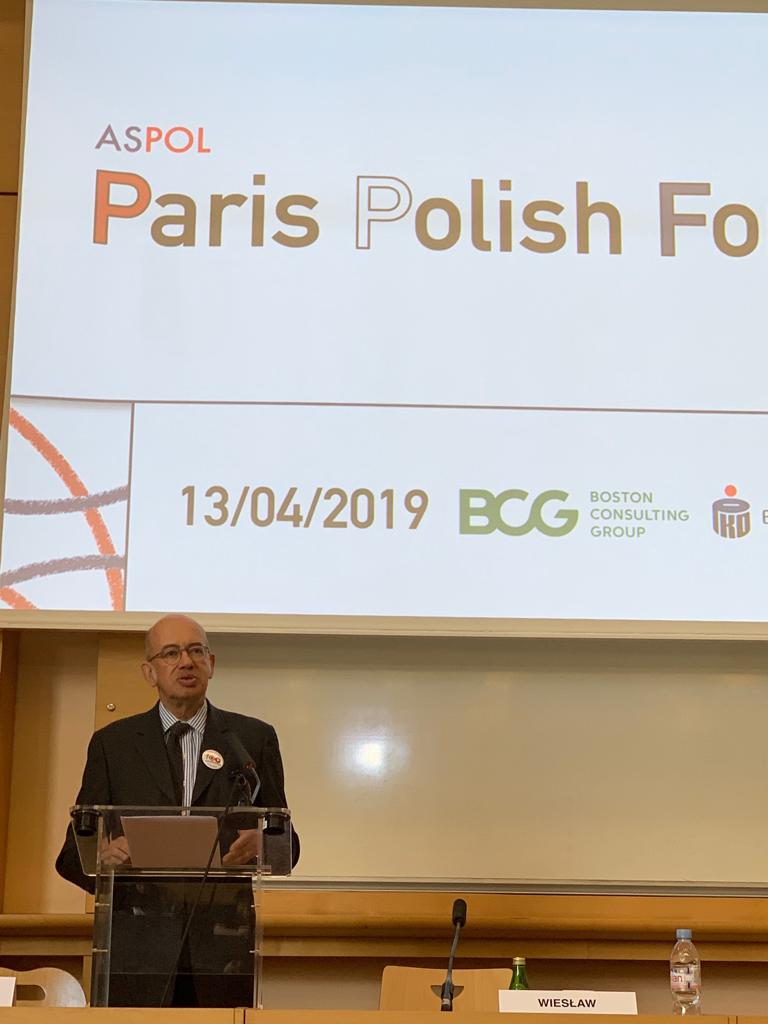 Amb_Francji's tweet photo. Félicitations chaleureuses aux organisateurs du forum des étudiants polonais de @sciencespo édition 2019, année du centenaire #FrancePologne, très réussie. Il leur revient de porter encore plus haut la relation 🇫🇷 🇵🇱 et de construire notre avenir européen commun. https://t.co/wjvoepwfVk