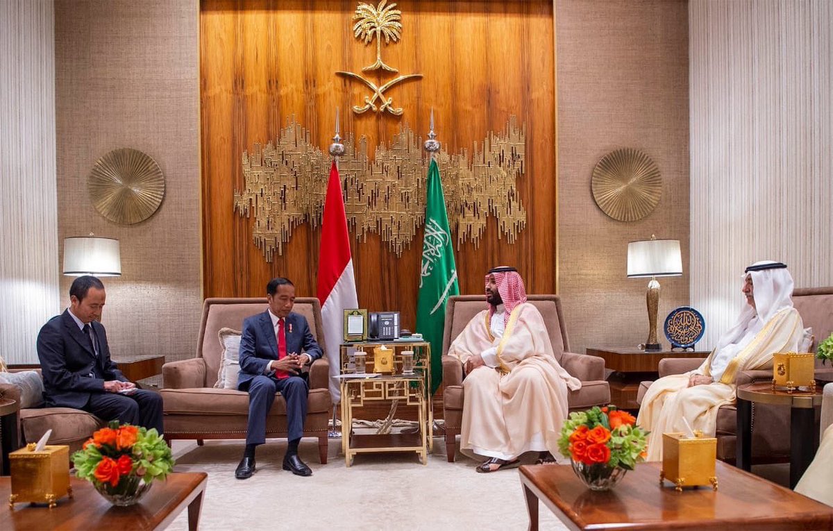 KSAmofaEN's tweet photo. #CrownPrince met with the President of Indonesia @jokowi 🇸🇦🇮🇩 https://t.co/EWZEffhwIS