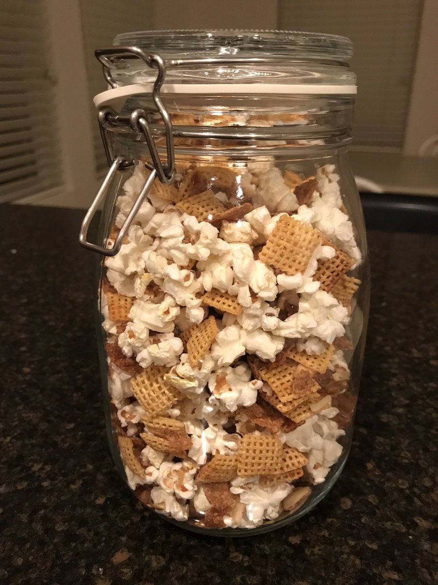 DelishEatz's tweet photo. Store bought chex mix and granolas are filled with not-good-for-you ingredients. When our platform launches you will be able to get #homemade snacks from our health conscious #homecooks 
#chexmix #Coachella #snacks #GameOfThornes https://t.co/fhAp9cryrP