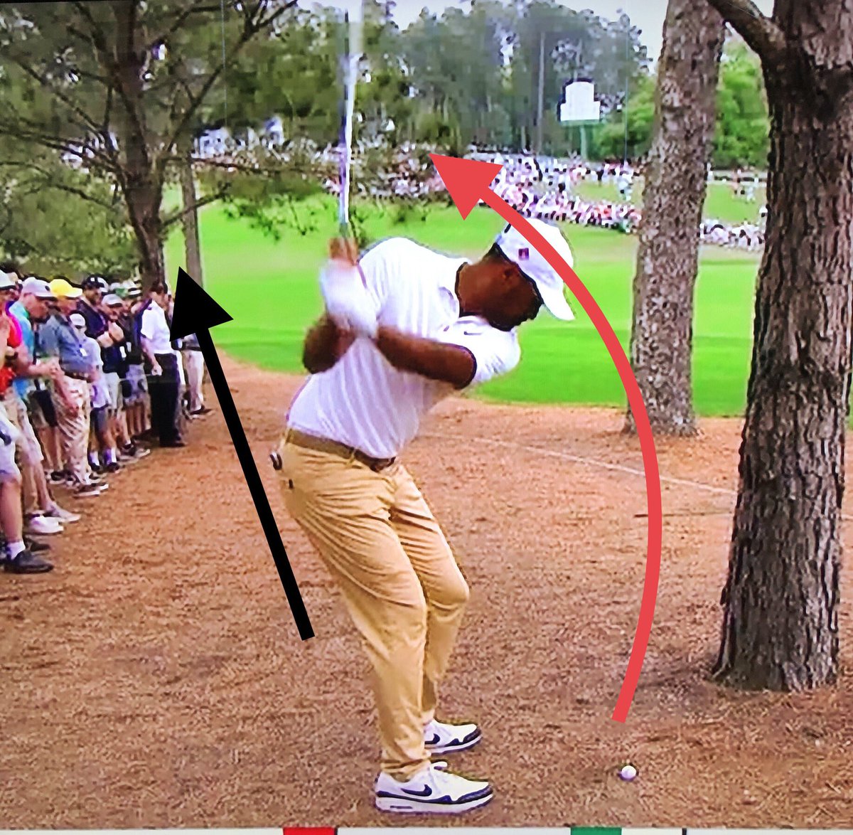 ClubProGuy's tweet photo. Green jackets are for players with #complete games. Finau sadly opted for the safe punchout (red) when the shot called for a more aggressive play (black). #TheMasters https://t.co/oZZsLxslxp