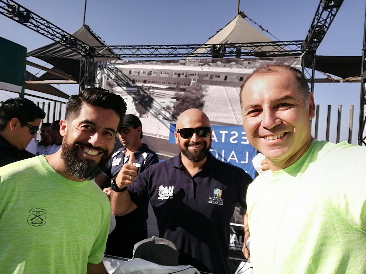 panchozepedaast's tweet photo. Junto a intendente, Marco Antonio Diaz en Corrida 🏃‍♂️🏃‍♀️aniversario @Carabdechile insentivando el deporte 👏👌👮‍♂️ con el apoyo de #indchileoficial @MindepSegunda  @mahindra @MindepChile @kantor_pauline @andoterok #ChileSeMueve https://t.co/OMMLp6j9XV