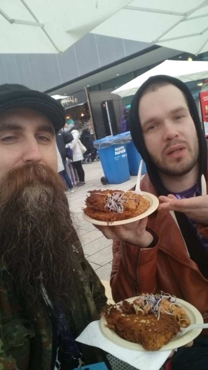 rbit_lsi's tweet photo. It's tradition now, so #ThanksBezos for the food! #TwitchConEU
Enjoyed some tasty, #PJSalt-y potato pancakes w/ pulled pork and beans. Yum! #PotatoPancakesAreDelicious 👌 https://t.co/dDJQ6shdlw