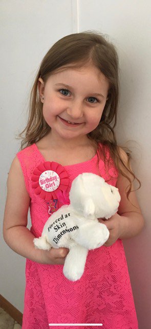 SkinDTattoo's tweet photo. here is a cute little #birthdaygirl #birthday she just got her #earspierced #piercingbyclairebeland #skindimensions #tattoostudio #bodypiercings #winnipeg #pinkprincessroom #princessway #ilovemyjob and she got a #lamb for being so good #winnipeg #kidsearpiercing #winnipegmoms https://t.co/oFXUuLKqst
