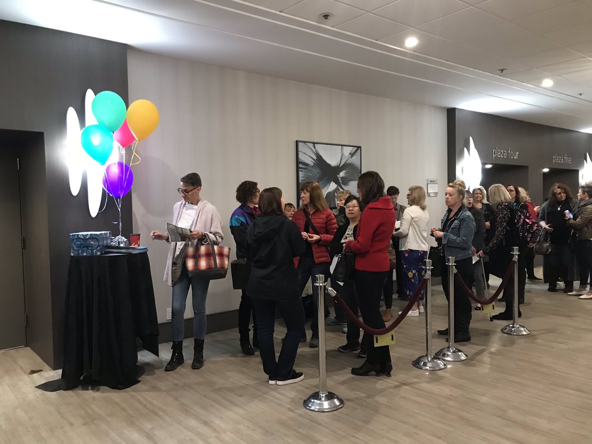 Fabat50YYC's tweet photo. Line-up at the doors is building! Doors open soon!! 😊💜 #fab50yyc #martiniparty #yycevents #yyc #fabulous #radiance #women https://t.co/pJplhI062i