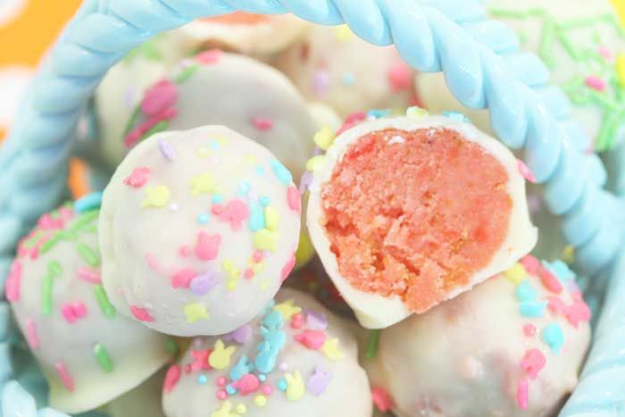 2CookinMamas's tweet photo. Have some fun with the kids for Easter with these delicious and pretty Easter Cake Balls! A bite-sized dessert or a special Easter basket treat. https://t.co/hGkcNUJkJD #dessert #easter #recipe https://t.co/WB0dBe5F8m