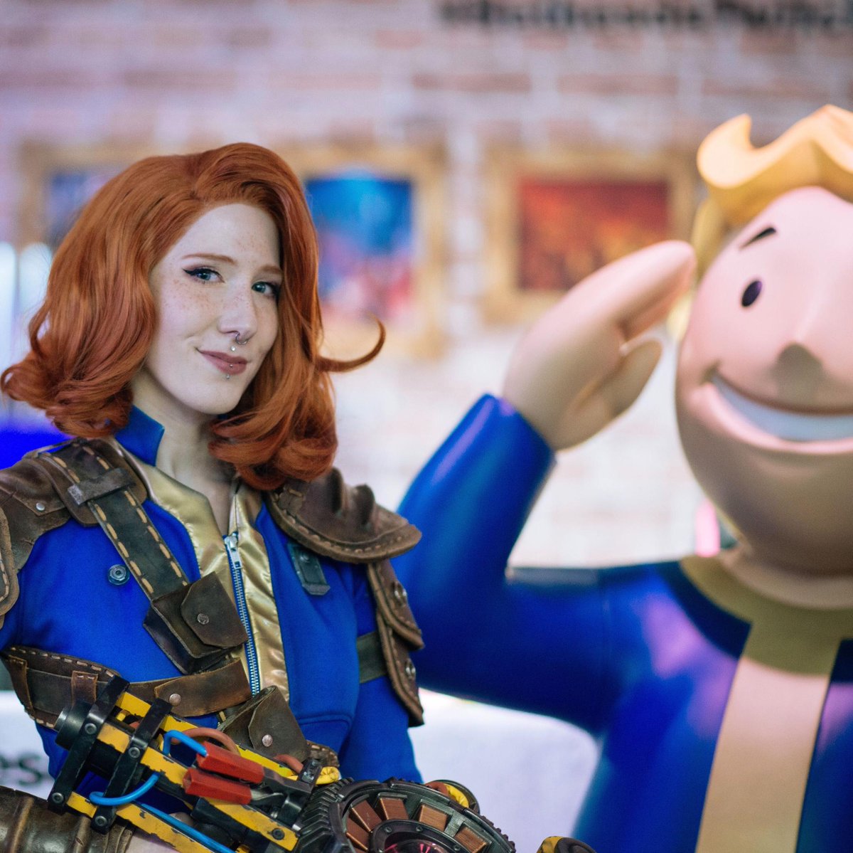 TwitchCon's tweet photo. There's only a few hours left until TwitchCon Europe ends. Just saying. Get those last hugs in while you still can. https://t.co/e8MeeZ4tX5