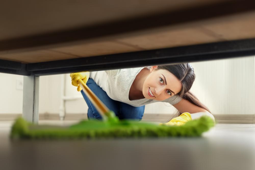 PetersHVAC's tweet photo. If you're waking up with a stuffy nose or itchy eyes, your bedroom may need a deep cleaning. Wash your bedding and vacuum/dust under your bed to remove as many allergens as possible. https://t.co/4DnHVvy8cB