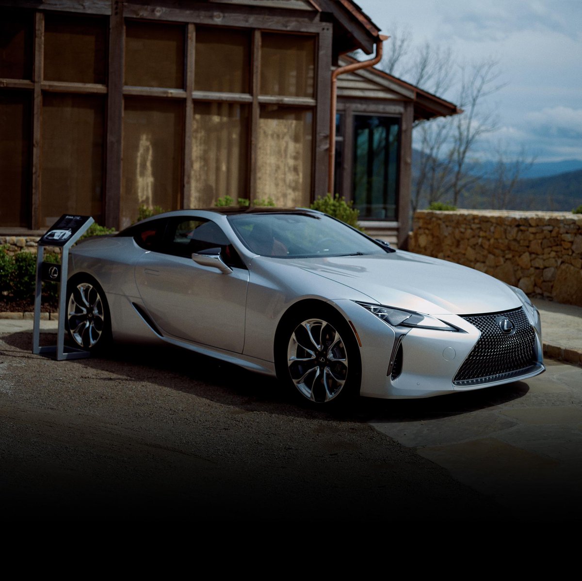Lexus's tweet photo. A first-class adventure deserves a first-class meal. What an incredible weekend navigating the Great Smokey Mountains with our hotel partner @BMTNofficial  #DrivingAmazing #LexusDestinations https://t.co/nnC8HalmRE