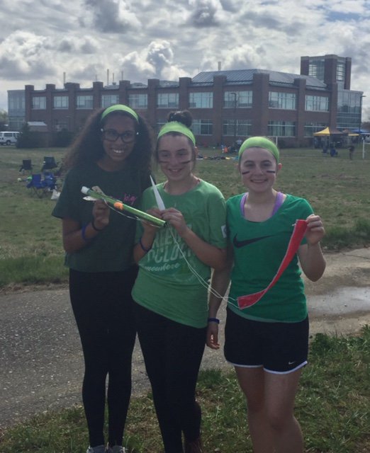 JenFrisella's tweet photo. Congrats to the DMS Rocket Club Ss for designing and launching model rockets at Rowan Blast Off Competition 2019 @DemicheleErica @DelranSTEM https://t.co/Cm4SepbZmq