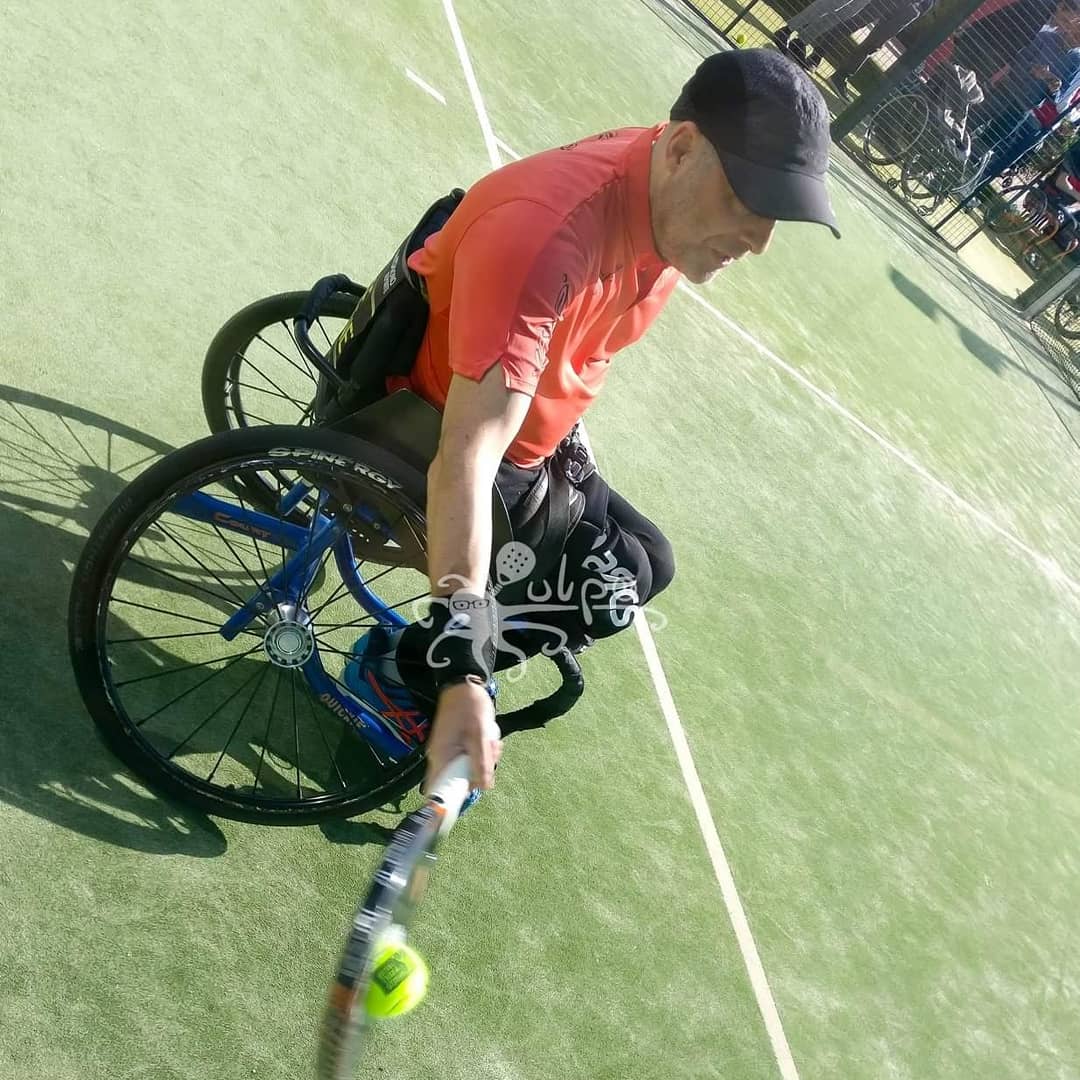 pulpopadel1's tweet photo. Visita aquest matí al Cercle Sabadellès 1856 per veure el partit d'exhibició del C.E. Pàdel Adaptat Catalunya que s'ha jugat conjuntament amb el I Super Gran Slam de menors organitzat per la FCPadel
.
.
#pulpopadel #expomonpadel #venexonpadel #padeladaptado #padelinclusivo #fcp https://t.co/RDTV1wBkXO