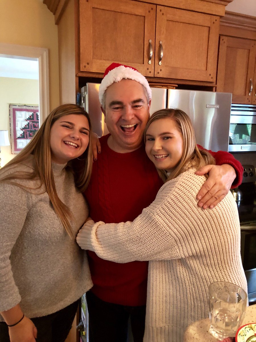 lindsrd07's tweet photo. SCREAMING because I get to squeeze my homies in 5 days!!!!! https://t.co/EDHL5KXWoN