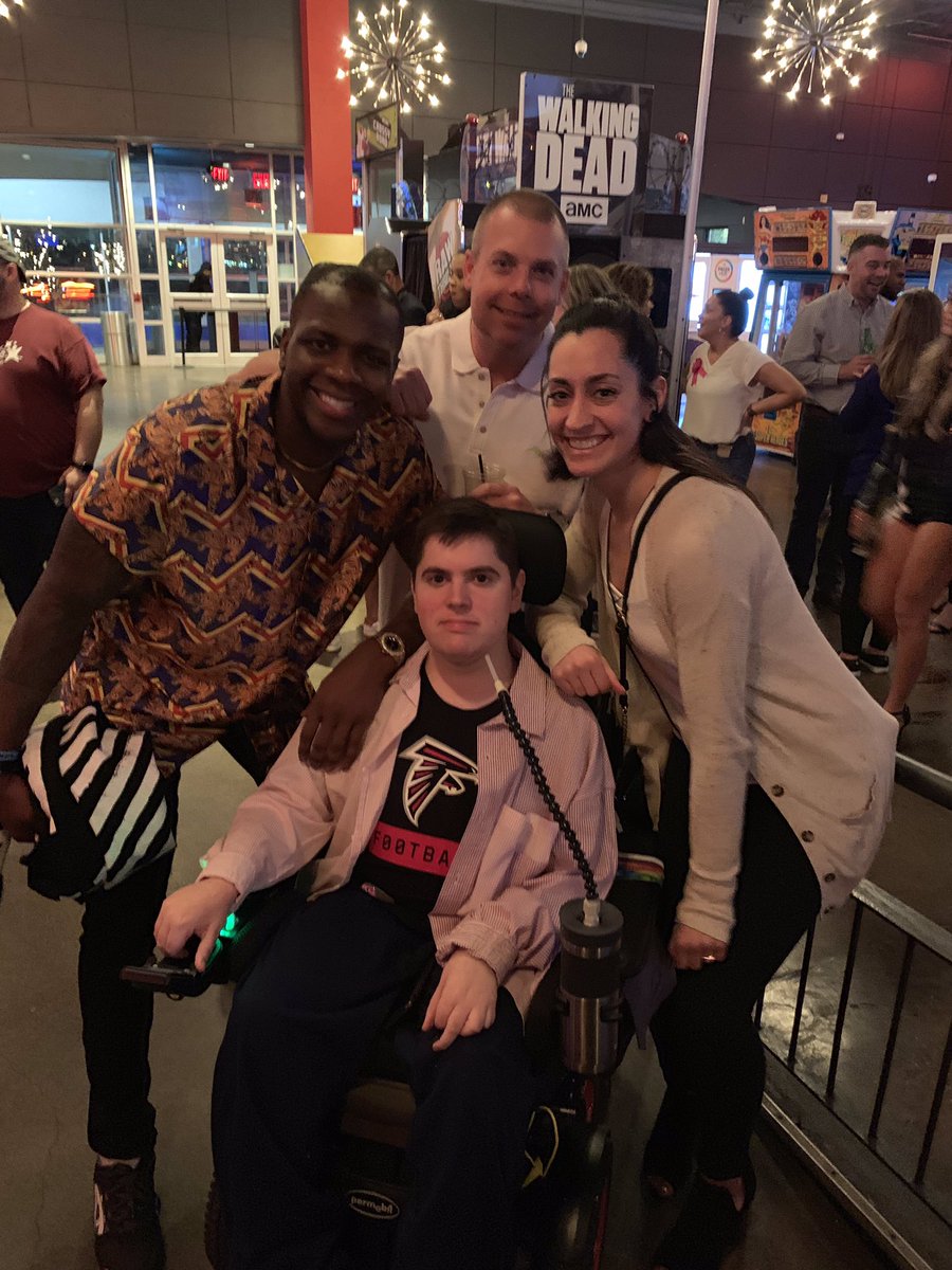 KrisWurz's tweet photo. Thanks for a great night @Mo_12_Sanu @McCourtyTwins @EmbraceKids #foragoodcause #alwaysgiveback https://t.co/OyfD2HQjBb