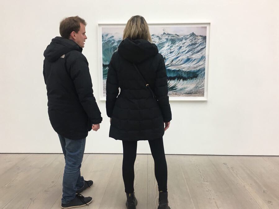 RebeccaJeditor's tweet photo. I like looking at art and people watching as people look at art. Anyone else? Bravi to all the artists at @saatchi_gallery. 👏 #art #London #WeekendsAreFor https://t.co/IPGcmgF8lk