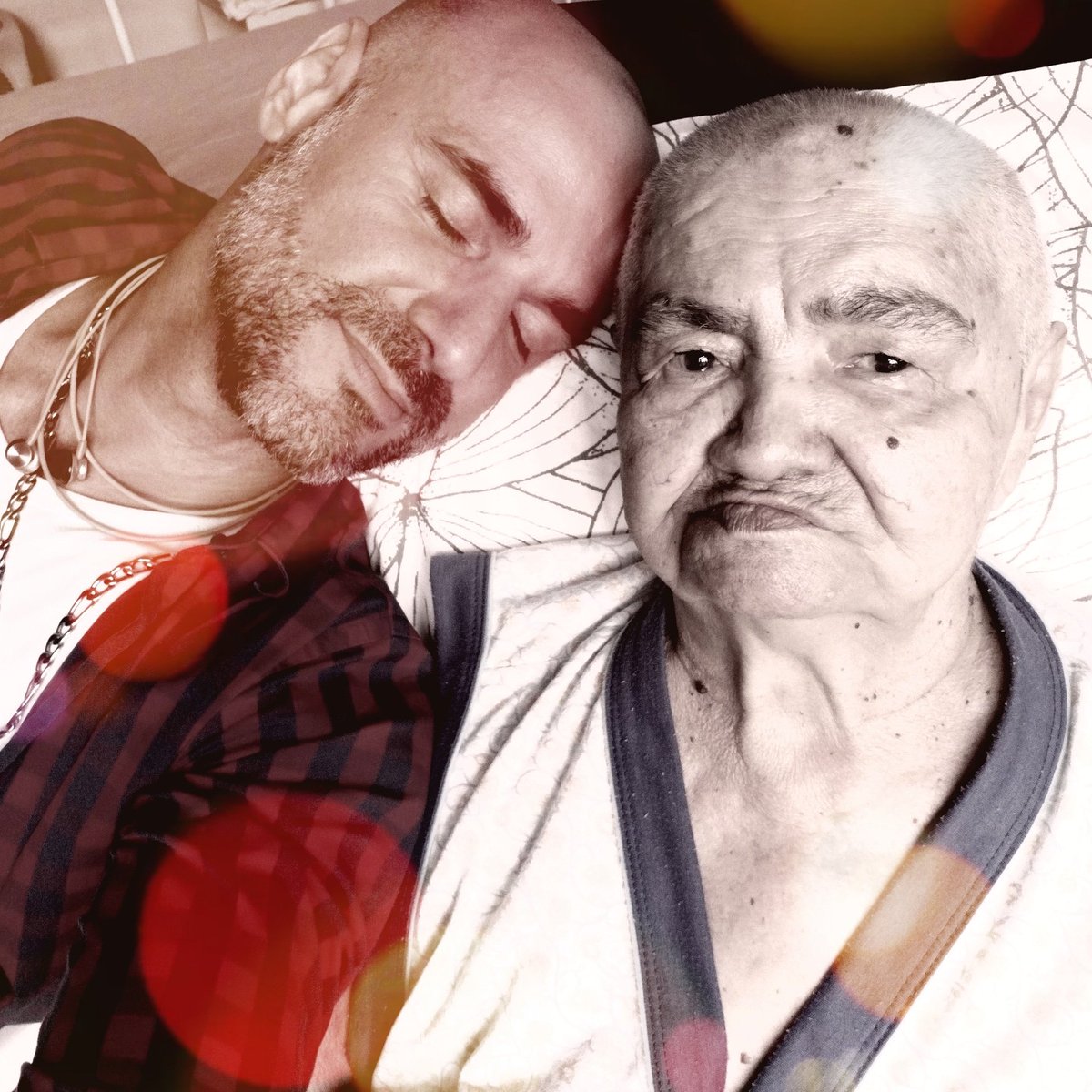 LEANDROZUCHETO's tweet photo. #família #feliz #diversão #tudojuntoemisturado #amo #voltarsempre #amordeavó #matandosaudade #irmao #irma #alegria #olhaafoto #sorriso #casadevovo #jddanfer #raizes #amigo #tia #tio https://t.co/8dDEW80sgW