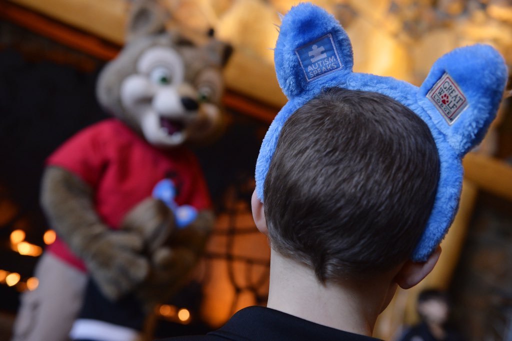 Great Wolf Lodges shows they care with blue ears momsnova.com/2019/04/14/gre…