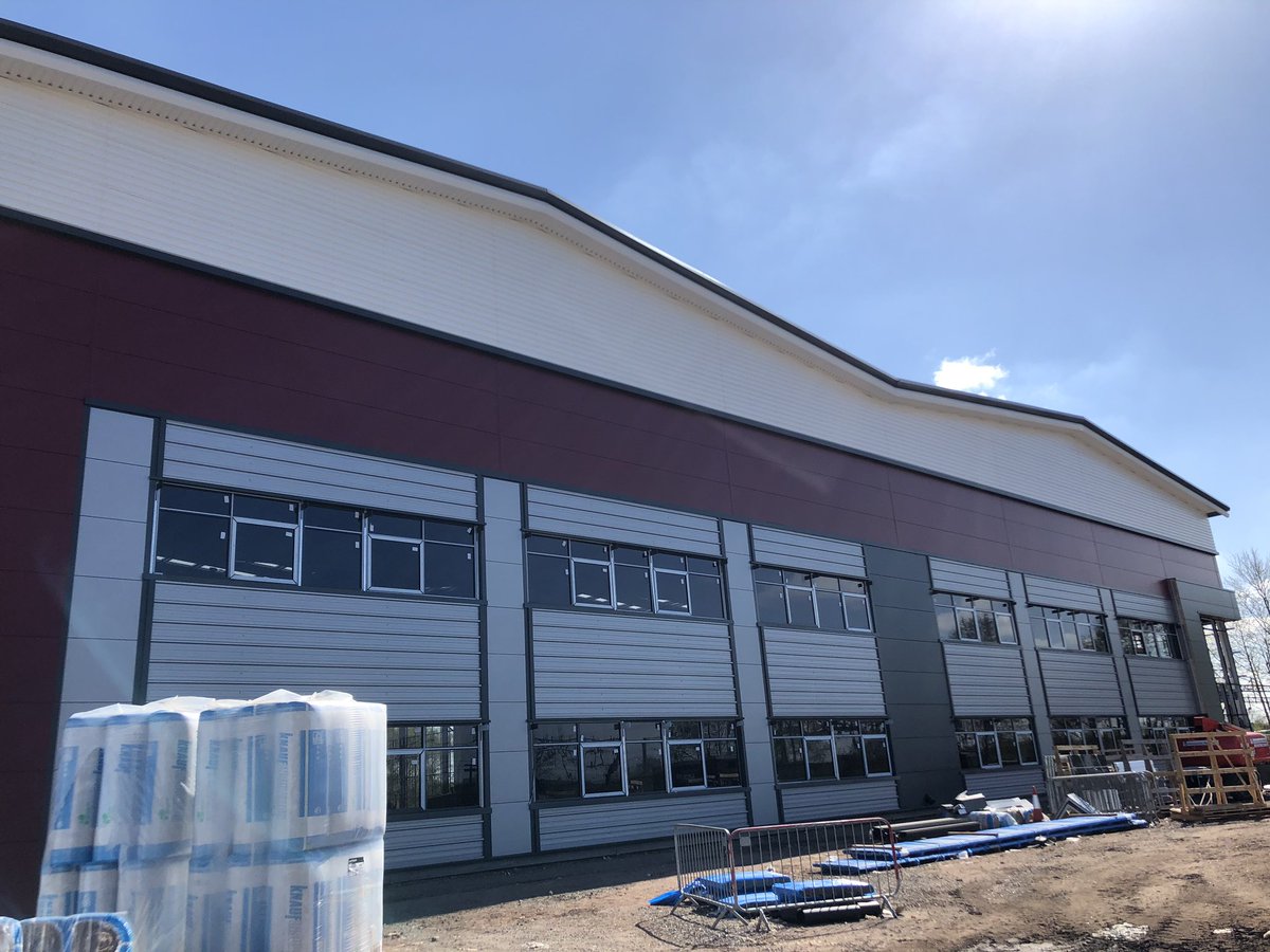UKWSolutions's tweet photo. A few pics taken earlier this week from Unit 1, Liberty Park in Widnes for @stofordltd &amp; @GMIConstruction. Great progress #cladding #teamwork https://t.co/fQr1d92lwI