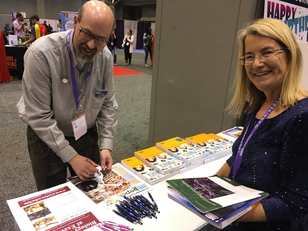 Createosity's tweet photo. When @CubbageTom is volunteering in the #NSTA19 hub and standing near @TST_NSTA and his awesome coffee article. Autographs are brewing! @midgeyergen11 @caroyce @jengutierrez18 @GKfromCanada https://t.co/rPe2NXkcmW