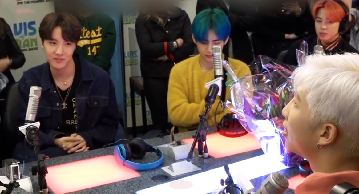 #hopemon
ฮั่นแหน่ ดูสายตาก็รู้นะคะว่าคิดเกินเพื่อน ยิ้มน้อยยิ้มใหญ่เรยน้าาาา