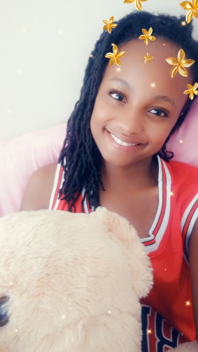 iam_Felo's tweet photo. @ZandiFinca @khanyilyt I've had mine for just over 6 years now...prefer wearing them down because they hide my forehead 😂😂. 

Thinking of cutting them and then starting all over again because they keep breaking. I don't know what to do 😭😭 

#GirlsWithDreadlocks https://t.co/Uz4C49ITl3